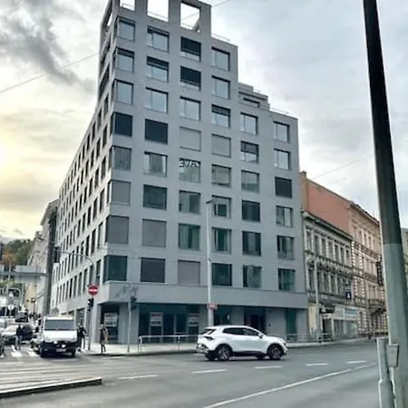 Byt V Meste Smichov S Netflix Apartment *